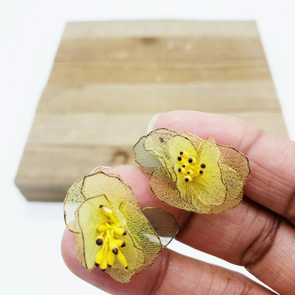 Vintage Floral Earrings • Yellow Flowers • Screwback